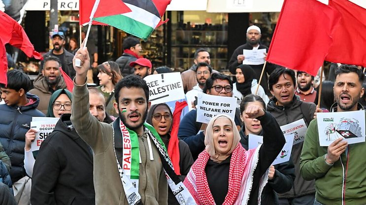 Des pro-Palestiniens sont aussi descendus dans les rues de la capitale australienne Canberra vendredi.