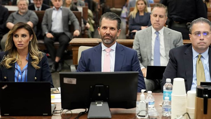 Donald Trump Jr a confirmé son rôle au sommet de la Trump Organization, une myriade de sociétés gérant des gratte-ciel de logements et de bureaux, des hôtels de luxe ou des golfs dans le monde entier.