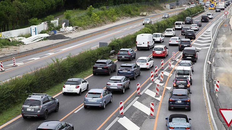 Au total, 27'321 véhicules routiers à moteur ont été mis en circulation en Suisse en juillet. (archive)