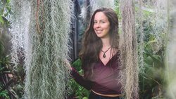 Louisa Saratsiotis commercialise ses produits ménagers naturels et bios dans des épiceries et des marchés.
