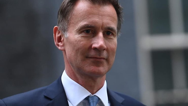 "D'autres décisions difficiles" sont à venir pour les dépenses gouvernementales comme les impôts, a indiqué Jeremy Hunt.