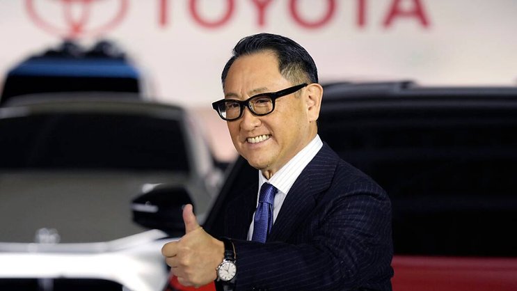 Le groupe Toyota, dirigé par Akio Toyoda, compte produire autour de 10 millions de véhicules de ses marques Toyota et Lexus rien qu'en 2023 (archives)