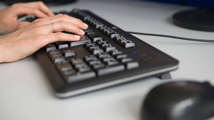 Les déplacements et clics de souris analysés par l'intelligence artificielle en disent davantage sur le stress au bureau que la fréquence cardiaque, selon cette étude (archives).