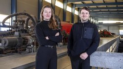 Les fondateurs de Pave, Julie Böhning et Jérémy Marciacq, dans l'ancienne centrale de Chavalon dans laquelle auront lieu les tests de ses moteurs. 