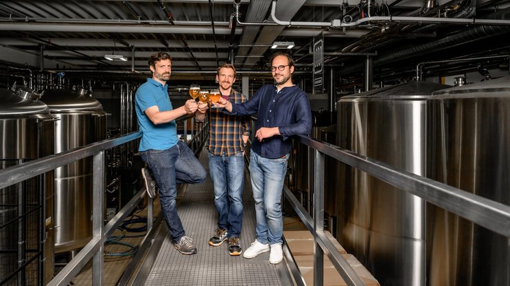 Les trois fondateurs de Dr. Gab’s, David Paraskevopoulos, Reto Engler et Gabriel Hasler (de g. à dr.), peuvent trinquer.