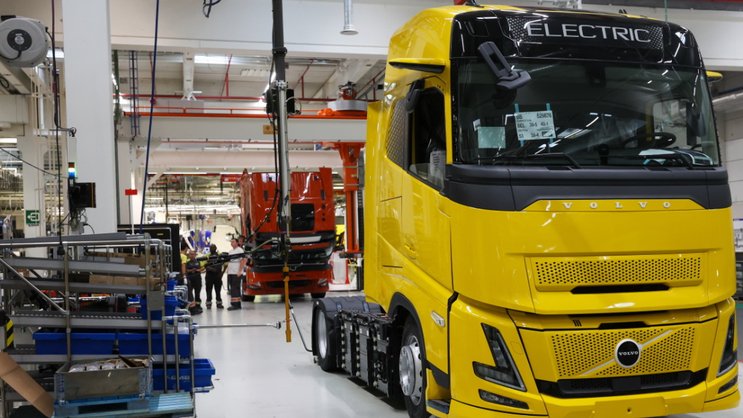 Volvo Group a vu son bénéfice net chuter à 34,7 milliards de couronnes (3,02 milliards de francs) l'an dernier, contre 50,6 milliards en 2024 (archives).