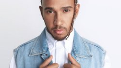 Lewis Hamilton soutient de nombreuses causes: «J’ai réalisé que j’avais une plateforme. Je veux l’utiliser. J’essaie de ne pas seulement parler, mais aussi de m’engager.» Sur les réseaux sociaux, il compte plus de 30 millions de followers.