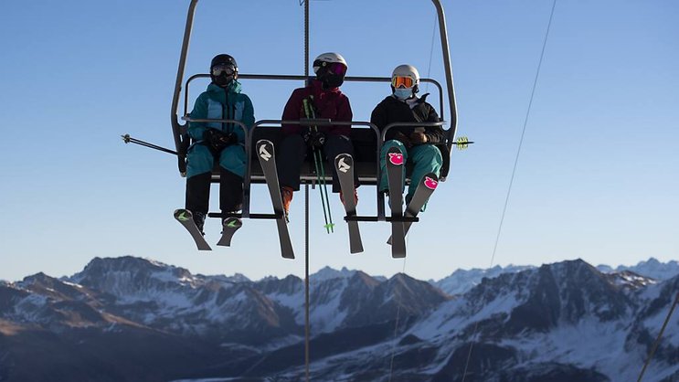 Le secteur du tourisme en Suisse tire un premier bilan positif des fêtes de fin d'année 2022/23, avec à la clé une progression des nuitées de 3% par rapport aux vacances de Noël et de Nouvel An de l'année passée. (archives)