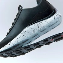 Selon un test mené à l'Empa, la semelle brevetée de la marque permet à la chaussure environ 30% d'amortissement supplémentaire.
