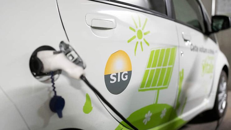 Les SIG justifient le relèvement tarifaire, jugé "modéré", à la vive hausse des prix de l'électricité ainsi que l'augmentation des tarifs du réseau de transport facturés par Swissgrid (archives).