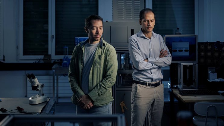 Pietro Maoddi et Marco Letizia ont cofondé Aesyra, une start-up qui développe des gouttières dentaires intelligentes destinées à traiter le bruxisme nocturne (grincement des dents durant la nuit) et l’apnée du sommeil.