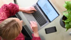 Le commerce en ligne a poursuivi sa croissance en Suisse l'année dernière. (archive)