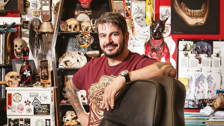 Si la cuisine lui colle à la peau, Damien Germanier (ici chez Ethno Tattoo Lausanne), brillant cuisinier, nourrit aussi son derme de nombreux tatouages.