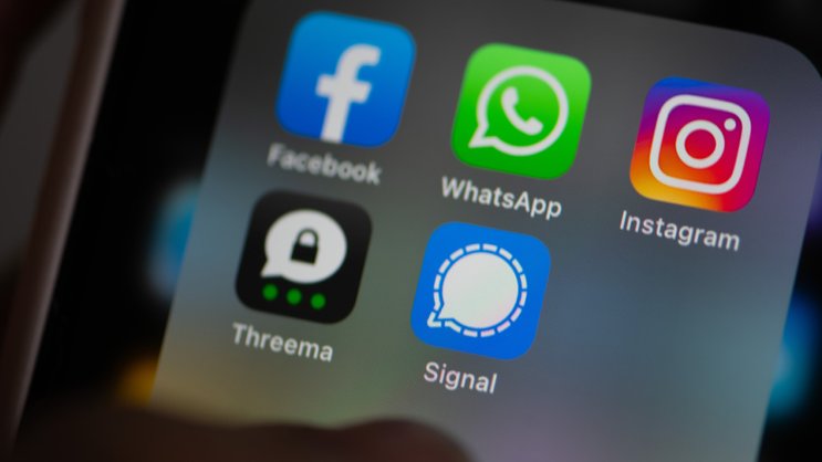 La révision prévue par le Conseil fédéral en janvier 2025 touche aussi les prestataires de services qui fournissent des services de messageries, de VoIP, de VPN, de cloud ou de mail. C'est par exemple le cas de Whatsapp, ou des entreprises suisses Threema ou Protonmail (archives).
