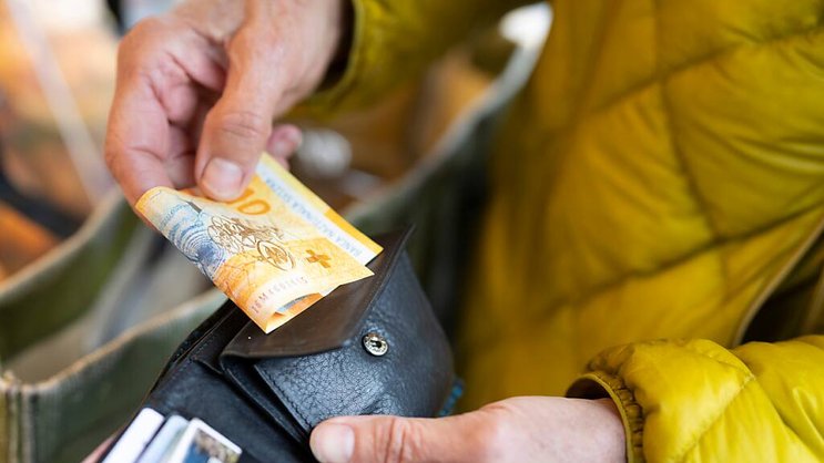 Le Conseil national estime que le franc suisse et le maintien de l'argent liquide doivent être inscrits dans la Consitution fédérale (image d'illustration).