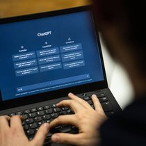 Selon la dernière enquête de l’Office fédéral de la statistique, 3,2 millions de personnes ont fait appel à l’IA générative au cours des trois derniers mois (image d'illustration).