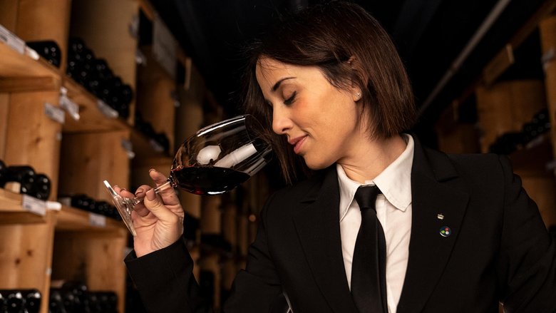 Cristina Iuculano est la sommelière de l'année 2026. Au Badrutt’s Palace à St. Moritz, fleuron de l'hôtellerie helvétique, elle s’occupe de la cave à vin centenaire.
