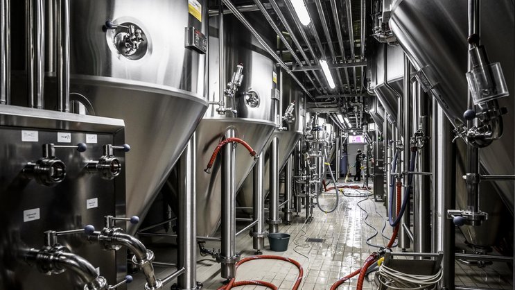 C’est dans la zone de fermentation de la brasserie que le système de récupération du CO2 est installé.
