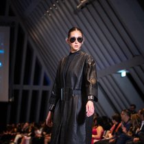 14, c'est le nombre de prototypes nécessaires avant de s’assurer que la finesse de la matière et la qualité des trames et des impressions répondaient aux hautes exigences en termes de qualité souhaitées par la créatrice Céline Surdez.