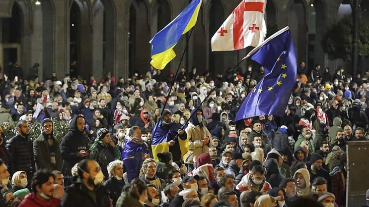 Importante manifestation à Tbilissi contre une loi jugée "pro-russe".