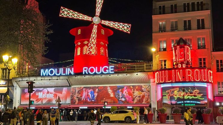 Les ailes du Moulin Rouge ont tourné pour la première fois le 6 octobre 1889, à l'ouverture du cabaret à Paris (archives).