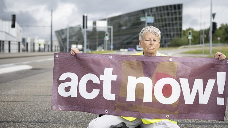 Les militants qui ont boqué la route d'accès à l'aéroport de Zurich étaient des membres des organisations Extinction Rebellion et '"Act Now!".