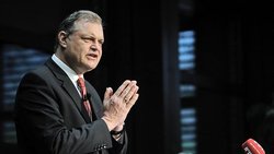 Claude Béglé a été élu président du conseil d’administration de La Poste en 2008. Il démissionnera en 2010 à la suite de dissensions avec la direction générale.