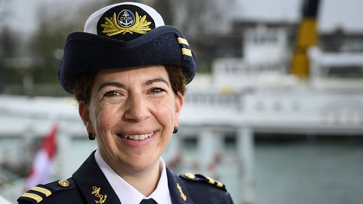 La capitaine a reçu officiellement mercredi ses galons et son couvre-chef.