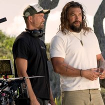 Lors d’un tournage en Australie, Antoine Janssens, cofondateur de Toast, en pleine discussion avec l’acteur d’«Aquaman» Jason Momoa (à droite).
