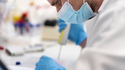 En termes de volume, c'est le domaine de la santé qui prend la première place des financements de jeunes pousses suisses. (archive)