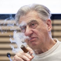 Alors que Swatch Group a vu son bénéfice net dégringoler l'an dernier, les dirigeants de l'horloger biennois, dont le patron Nick Hayek, ici à l'image, ont vu leur rémunération diminuer (archives).