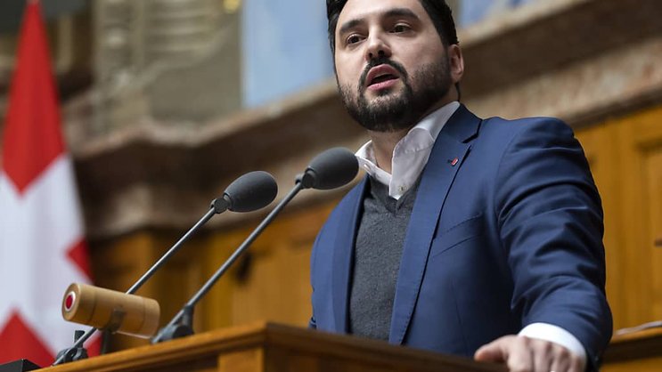 Lors des débats au Parlement sur le projet de mise en oeuvre de l'impôt minimal de l'OCDE, la gauche, comme ici le co-président du PS Cédric Wermuth (AG), a essayé de modifier la répartition de l'impôt complémentaire entre Confédération et cantons (archives).