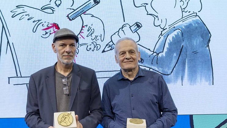 Les co-lauréats du prix Freedom Cartoonistes Foundation Gábor Pápai (gauche) et Vladimir Kazanevsky sont les invités de la nouvelle exposition de la Maison du dessin de presse à Morges, qui porte un regard sur la guerre en Ukraine (archives).