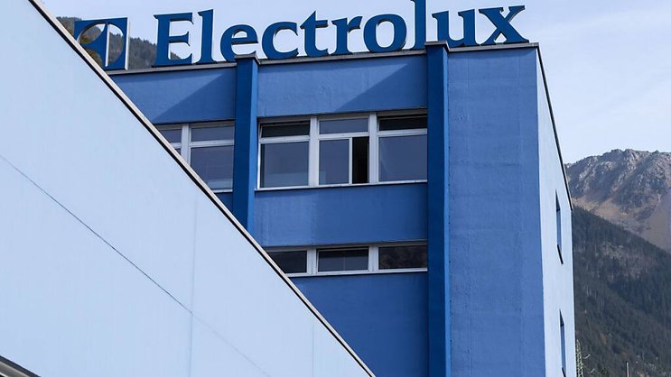 "Les conditions du marché au deuxième trimestre sont restées similaires à celles des derniers trimestres, l'effet cumulé de l'inflation et des taux d'intérêt élevés continuant à peser sur le moral des consommateurs", a estimé le PDG Jonas Samuelson cité dans le communiqué. (KEYSTONE/Arno Balzarini)