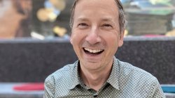 Eric Fingerhut, cadre chez Roche, a rejoint le club Toastmasters en 2019.