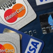 Pour la première fois depuis 2021, les parts de marché du groupement d'intérêt économique Cartes bancaires (GIE CB) ont progressé légèrement au second semestre 2025, à 63,6% contre 61,4% au premier semestre, d'après un index établi par la fintech Yavin.