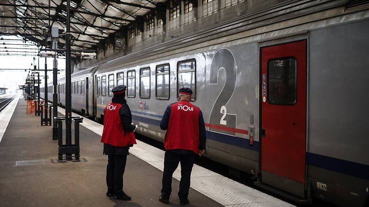 Les contrôleurs de la SNCF ont décidé de cesser le travail pendant tout le week-end pour réclamer une meilleure reconnaissance de leur statut.