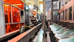 Ligne de production de l'usine On près de Busan en Corée du Sud: la technologie Lightspray est déployée à l'échelle industrielle.