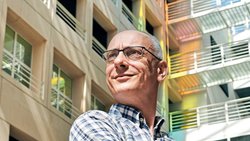 Pour le professeur, la Suisse ne doit pas rester focalisée sur des logiques industrielles et agricoles, il faut suivre l’évolution mondiale et anticiper.