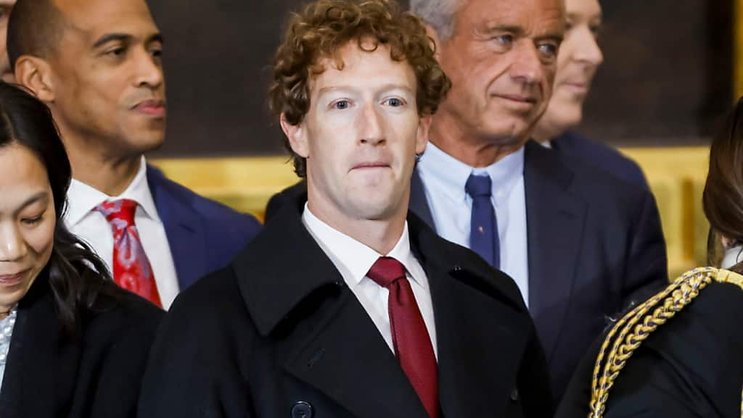 Le procès est une déconvenue pour Mark Zuckerberg, ici au centre de l'image, qui a multiplié les contacts avec le nouveau gouvernement de Donald Trump, dans l'espoir de régler cette procédure à l'amiable (archives).