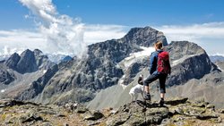 Patrimoine mondial de l’Unesco, l’itinéraire de la Bernina offre une vue à couper le souffle sur le Piz Julier.