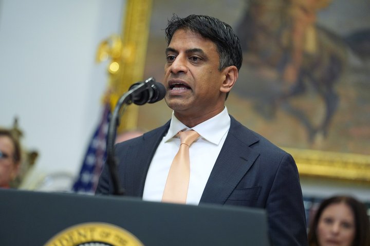 Le dirigeant le mieux rémunéré de Suisse: Vasant Narasimhan, PDG de Novartis.