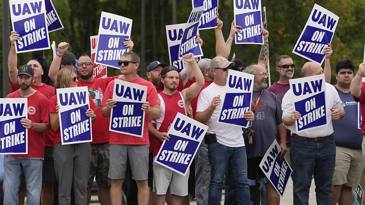 Aux Etats-Unis, les débrayages avaient pris de l'ampleur au fil des semaines jusqu'à mobiliser plus de 45'000 des 146'000 membres de l'United Auto Workers (UAW) travaillant pour les trois constructeurs  Ford, Stellantis et General Motors (archives).