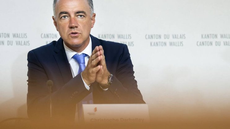 Christophe Darbellay, Conseiller d'Etat valaisan, parle lors d'une conference de presse sur la rentree scolaire 2021-2022 du canton du Valais le mardi 10 aout 2021 a Sion. (KEYSTONE/Jean-Christophe Bott)