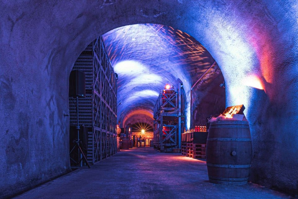 Le Brut du Valais Germanier est élaboré dans les 800 m2 de la Cave du Tunnel, à Conthey (VS).