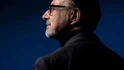 Enfant, Josef Aschbacherse, aujourd'hui âgé de 61 ans, rêvait de travailler pour l’ESA. Il a étudié la télédétection et l’observation terrestre à l’Université d’Innsbruck. Peu après avoir obtenu son diplôme, il commence sa carrière au sein de l’Agence spatiale européenne et gravi les échelons jusqu’au poste de chef.