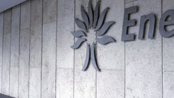 Enel prévoit d'investir notamment plus de 26 milliards d'euros dans la production d'énergie et la distribution aux clients, dont 20 milliards dans les énergies renouvelables.