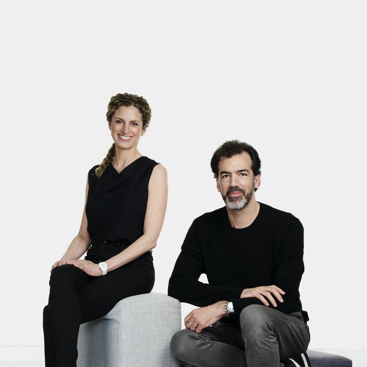 Muriel Ganière et Julien Bernard ont créé une brosse à dents au manche en acier inoxydable, comme celui des outils de chirurgie, dotée d’une tête interchangeable.