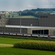 La demi-tonne de cocaïne a finalement été découverte dans un conteneur à café livré à l'usine Nespresso, à Romont (FR). Les trois accusés sont accusés d'avoir voulu auparavant récupérer la drogue à Frenkendorf (BL) (photo symbolique).