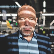 Martin Strehl rejoint la société en tant que troisième actionnaire et en devient le CEO.
